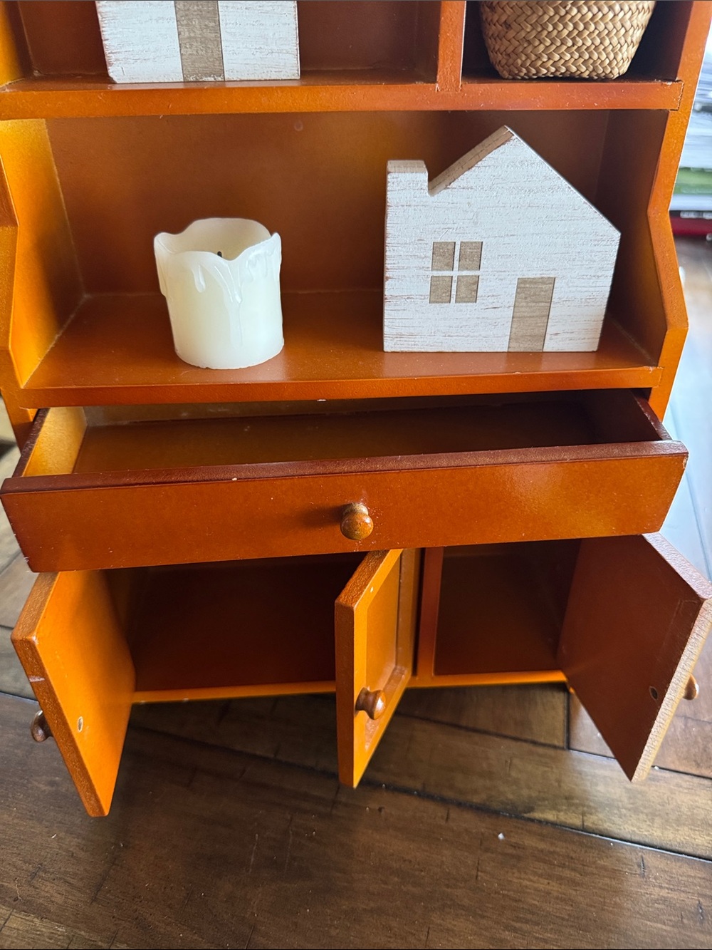 The queens treasures - Doll hutch or used as home decor - Picture 7 of 7